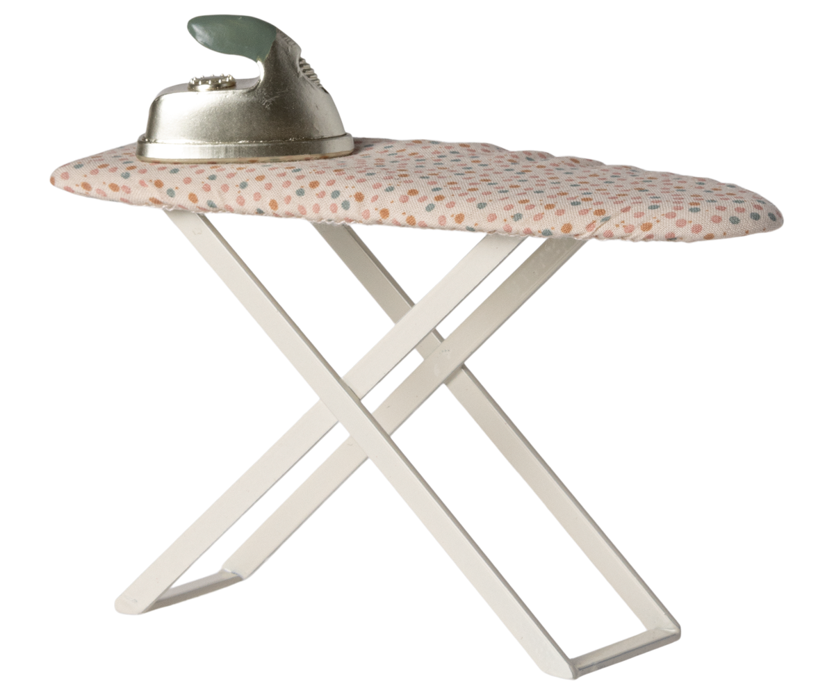 Iron & Ironing Board - Mouse