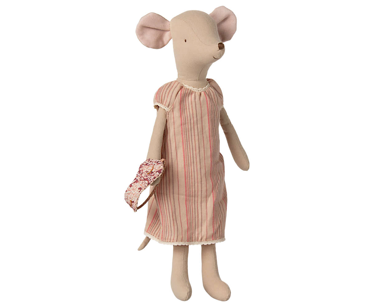 Medium mouse, Nightgown