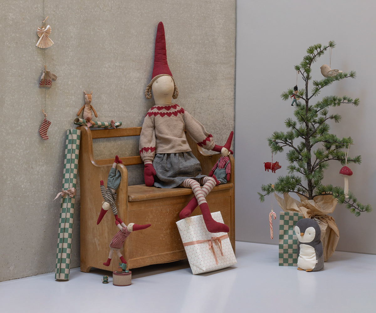 Pixy, Size 6 - Girl - Skirt and knitted sweater