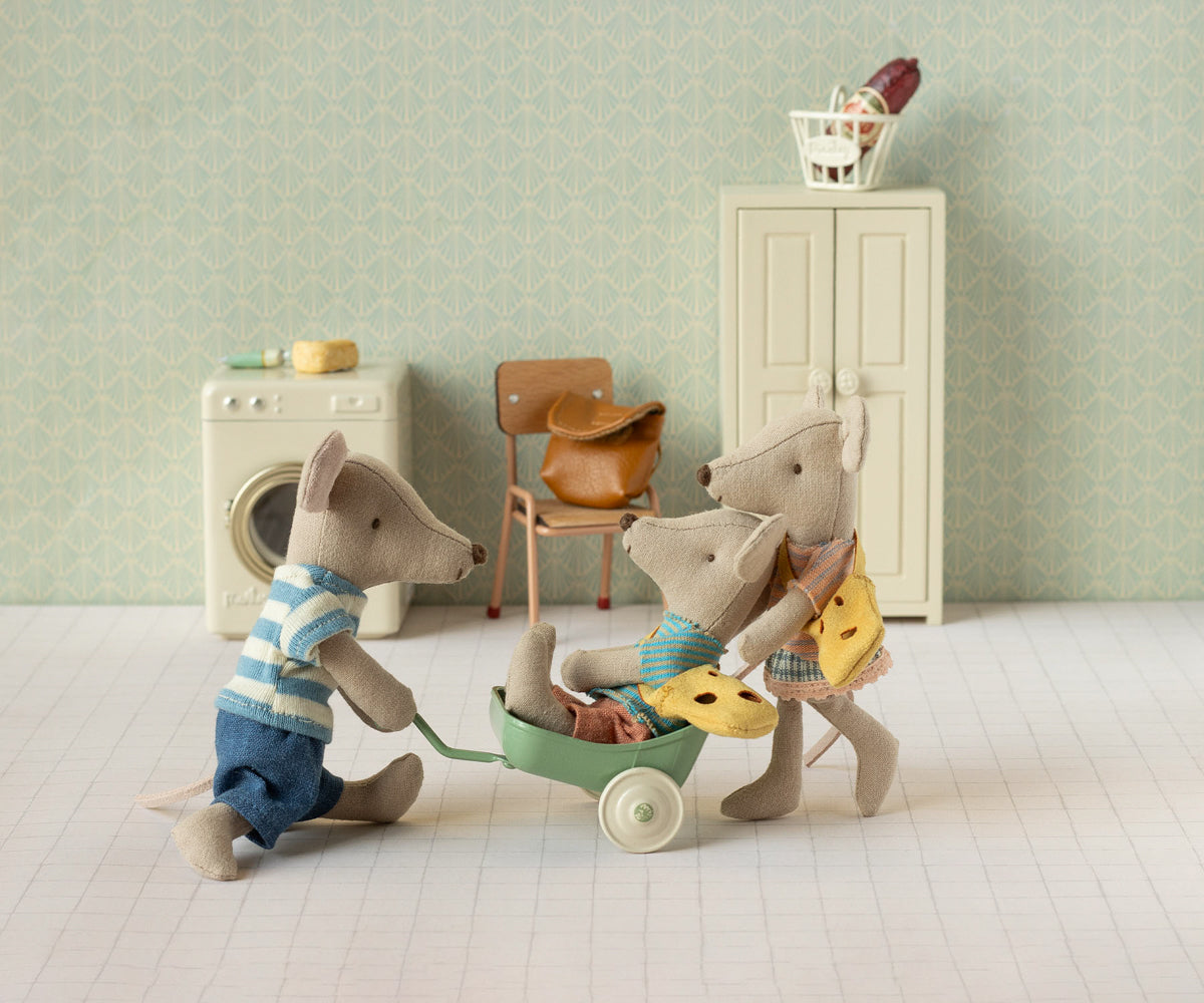 Clothes and Bag, Big Brother Mouse - Brown