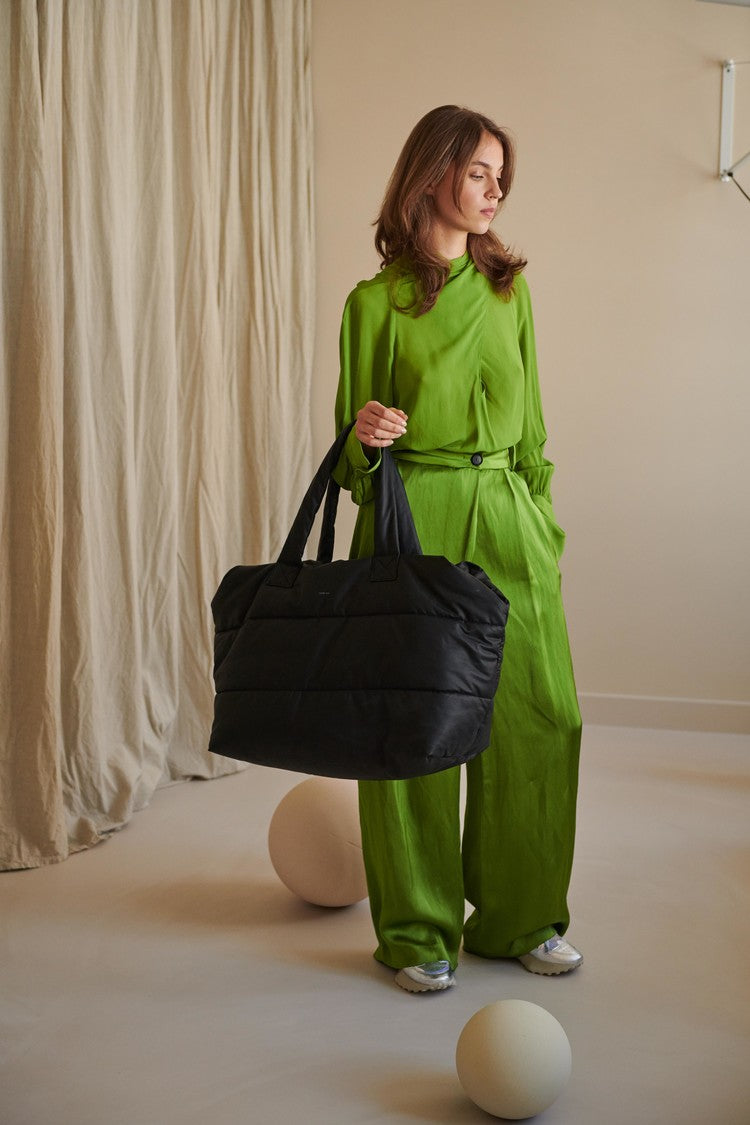 Camill Big Puffy Weekend Bag in Black by Tinne + Mia