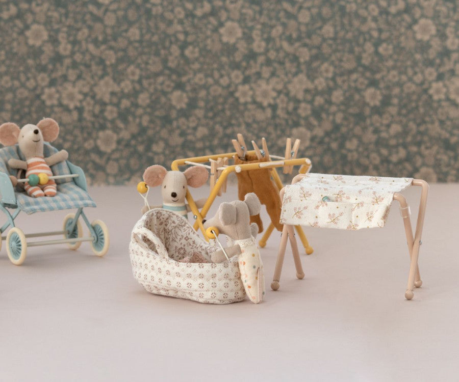 Carry Cot, Baby Mouse