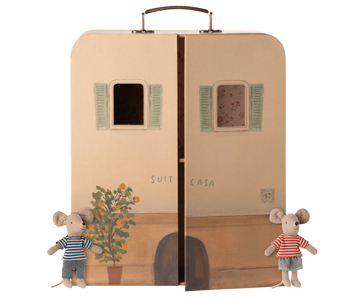 SuitCasa, Little sister and brother mouse