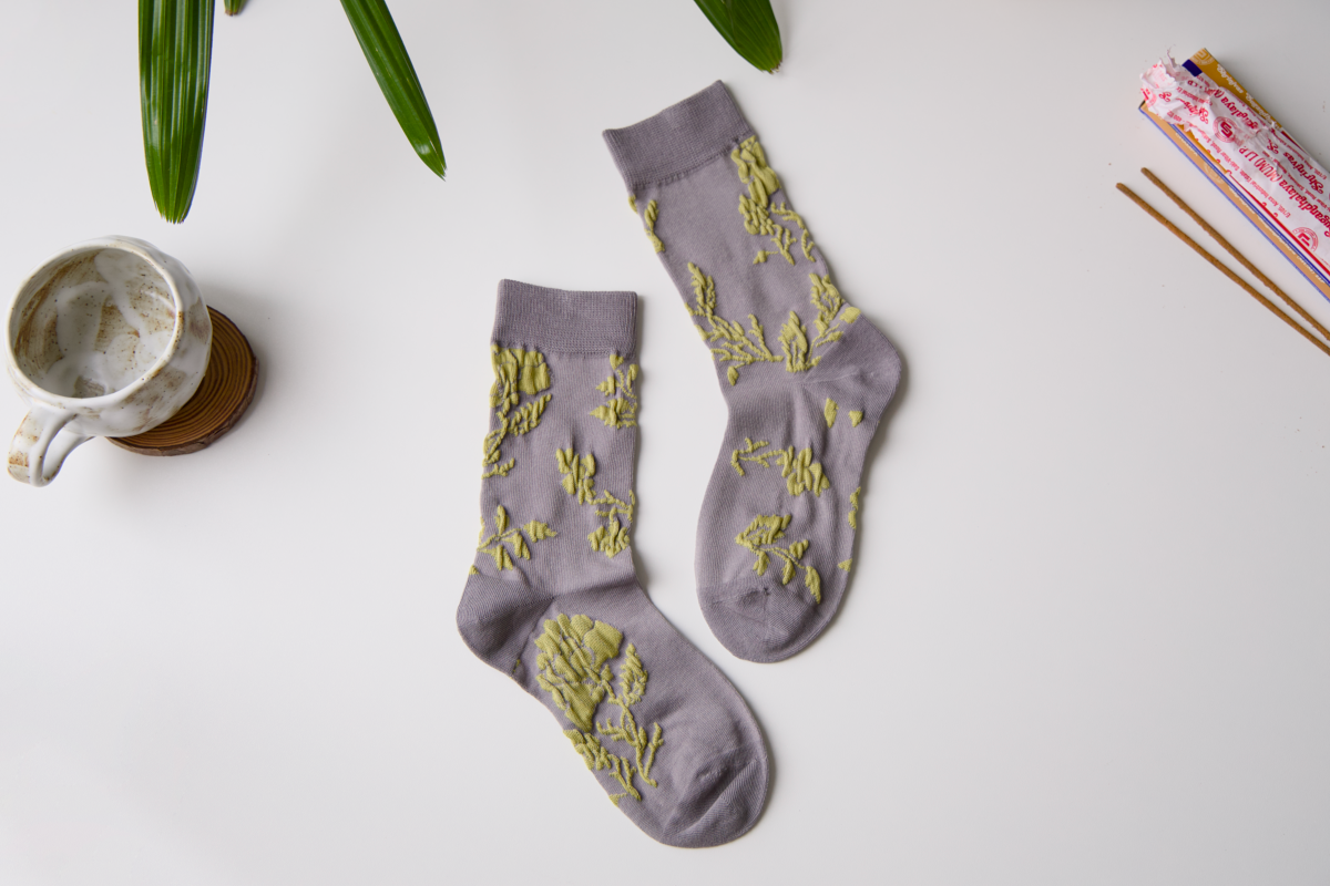 Retro Floral Cotton Crew Socks – Breathable Vintage Style: Khaki