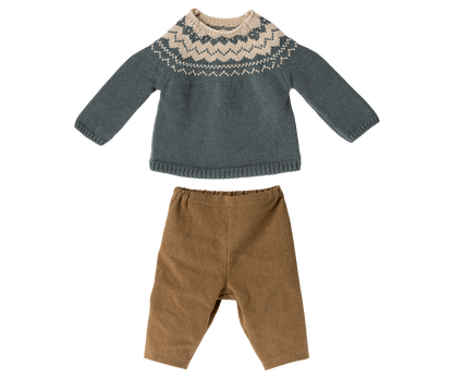 Rabbit Size 5, Pants and Knitted Sweater