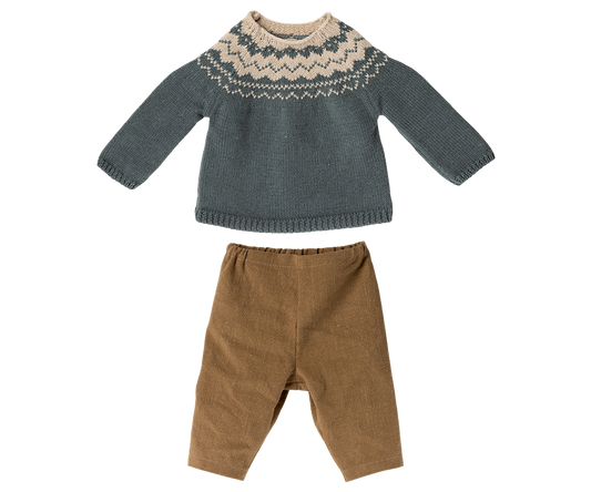 Rabbit Size 5, Pants and Knitted Sweater