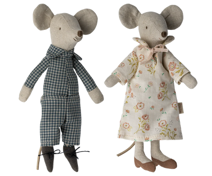 Grandma and Grandpa mice in Cigar Box