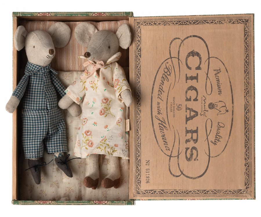 Grandma and Grandpa mice in Cigar Box