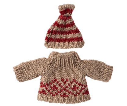 Knitted Sweater and Hat for Mum Mouse