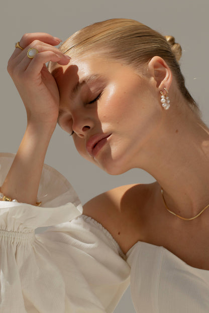 LAGUNA - Pearls Links Hooped Earrings