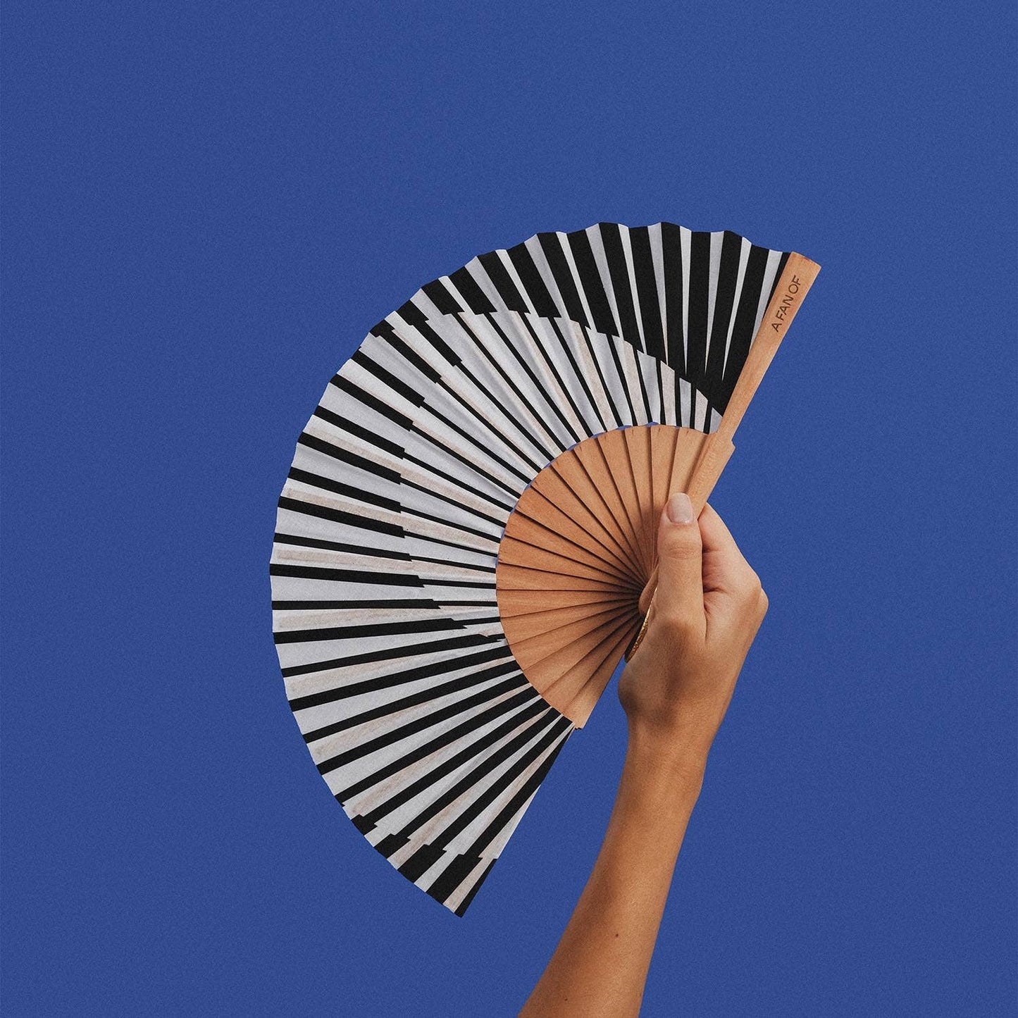 NEW* MINIMAL MELODY Fan - 19 cm - Black and white