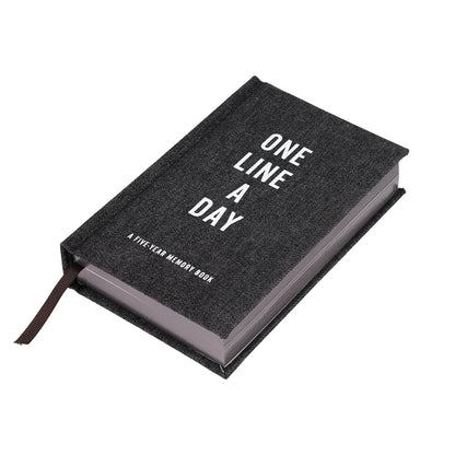 One Line a Day: Five Year Memory Book Black Canvas