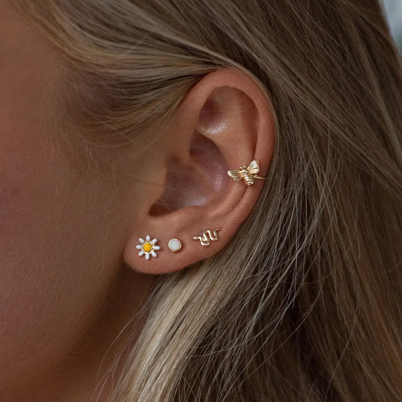 Doris-Daisy Flower Enamel Stud Earrings-Gold