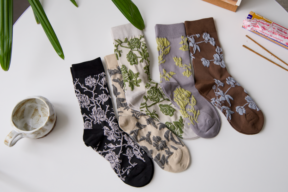 Retro Floral Cotton Crew Socks – Breathable Vintage Style: Brown