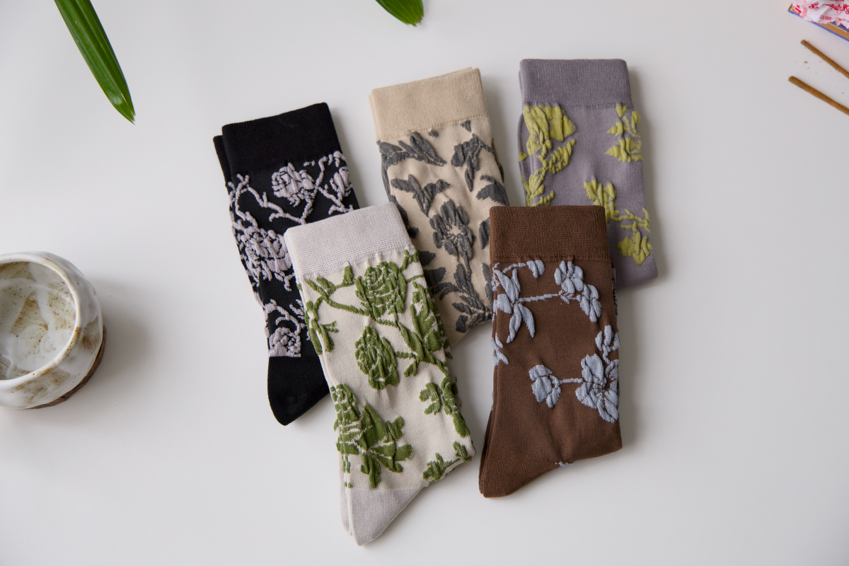 Retro Floral Cotton Crew Socks – Breathable Vintage Style: Khaki
