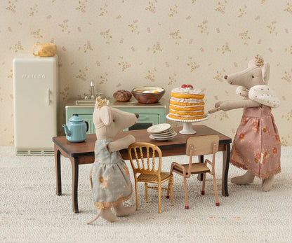 Party Cake and Stand, Mouse - Off White