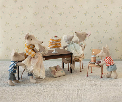 Party Cake and Stand, Mouse - Off White
