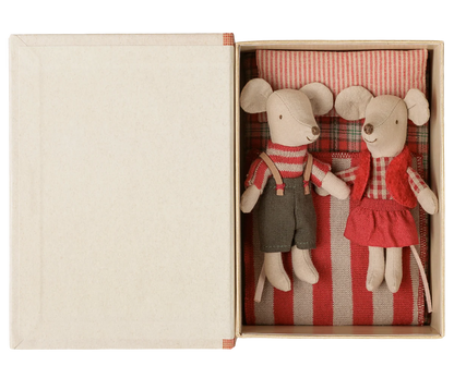 Christmas Twin Mice, Little Sister and Brother in a Book