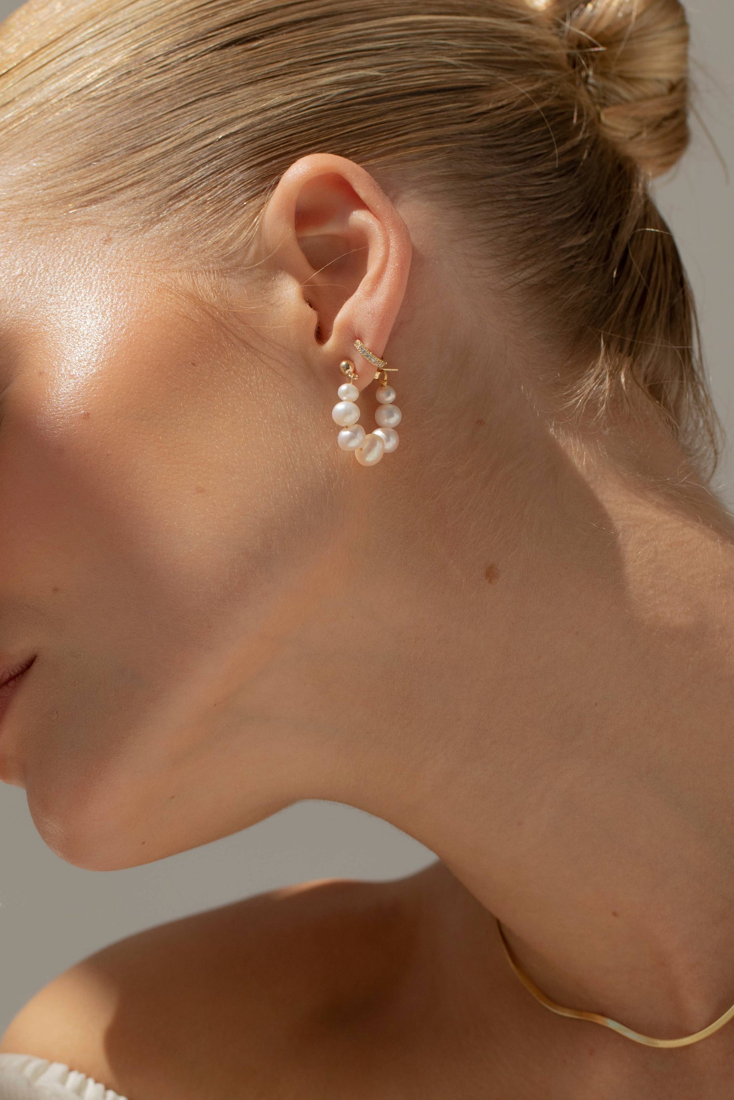 LAGUNA - Pearls Links Hooped Earrings