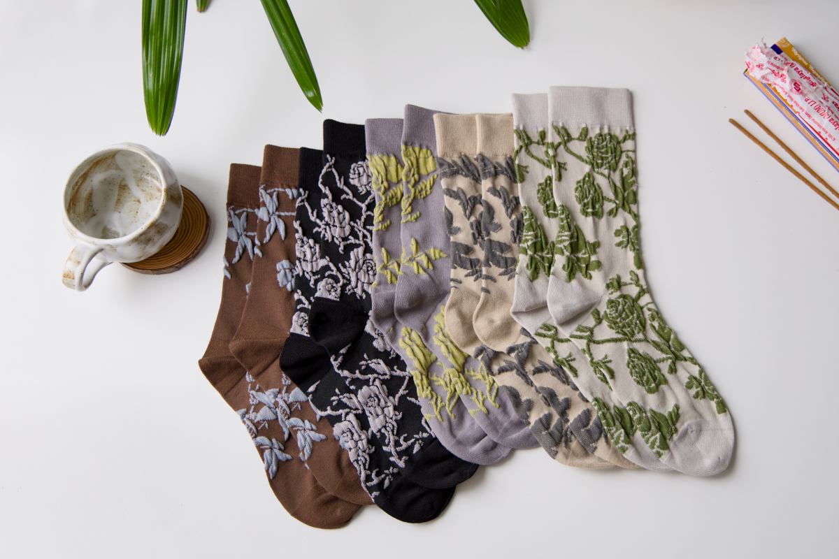 Retro Floral Cotton Crew Socks – Breathable Vintage Style: Khaki