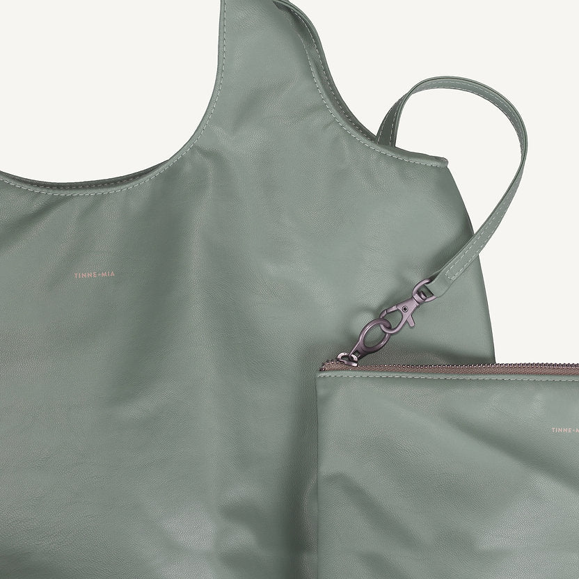 Mila Handy Bold Bag in Chinois Green by Tinne + Mia